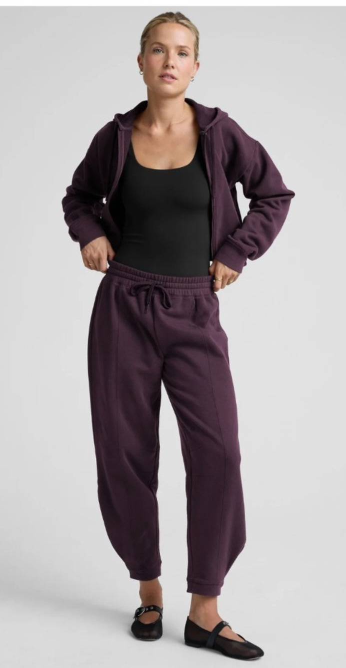Beyond Yoga LuxeFleece Barrel Sweatpants Eggplant Purple Womens M Cozy